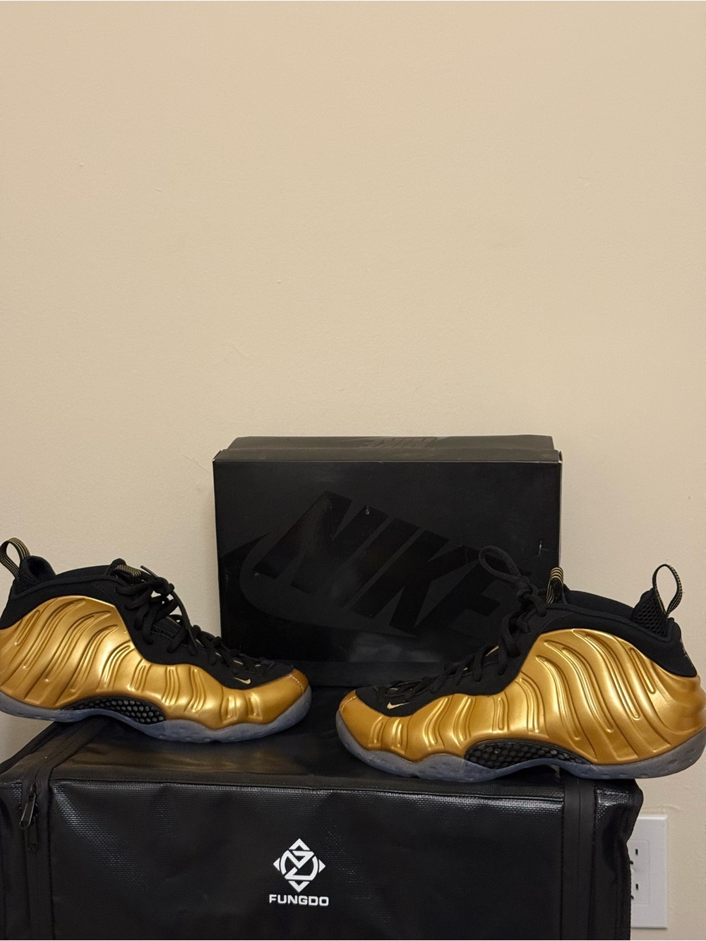 nike foamposite metallic gold size 10
